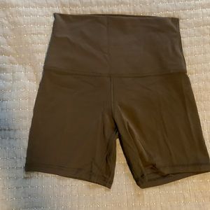 lululemon Align High-Rise Lined Short 6" - size 8